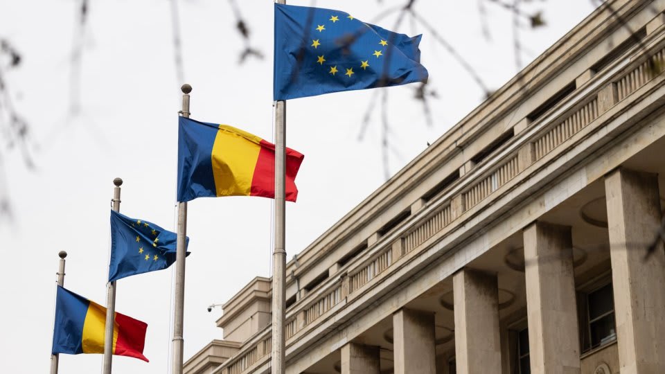 Premierul interimar Ilie Bolojan în timpul declarației despre legea salarizării Premierul interimar Ilie Bolojan în timpul declarației despre legea salarizării
