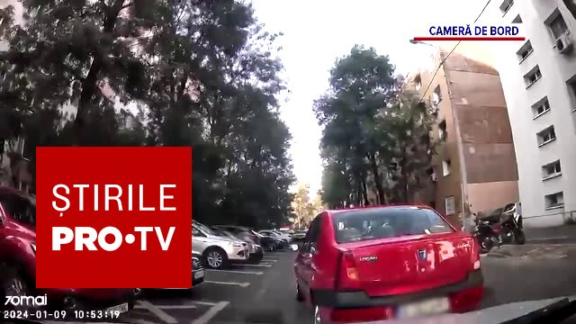Polițist rutier cu mașină de poliție în trafic, București