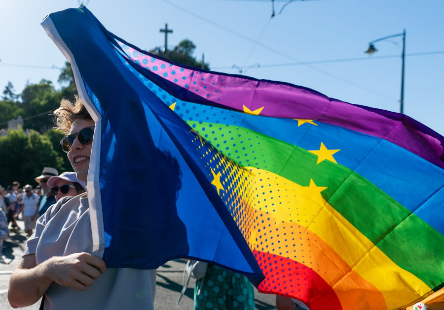Premierul interimar Ilie Bolojan în discuție cu jurnaliștii despre marșul Pride