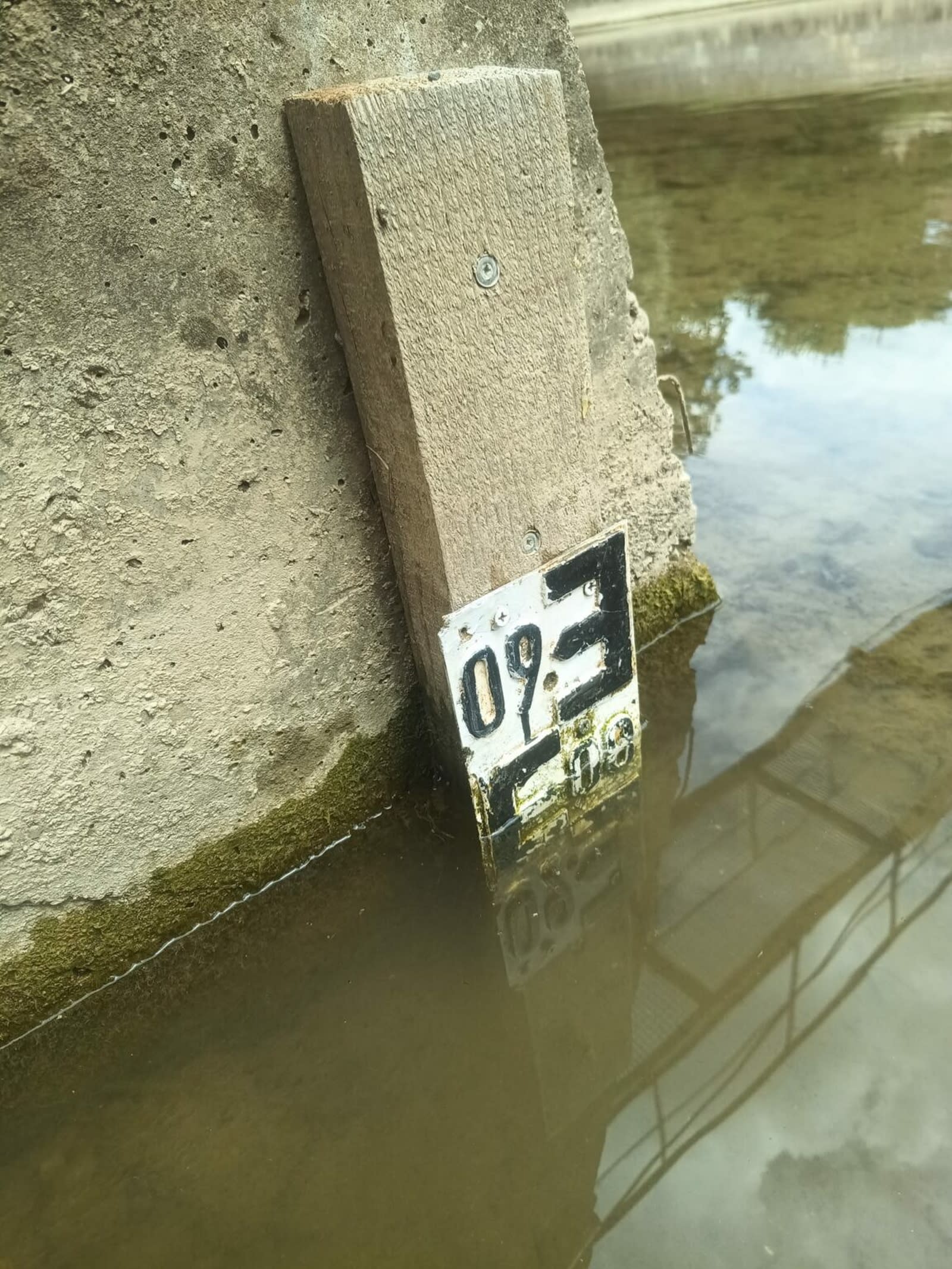 Râu secat în vestul României, peisaj arid, secetă severă