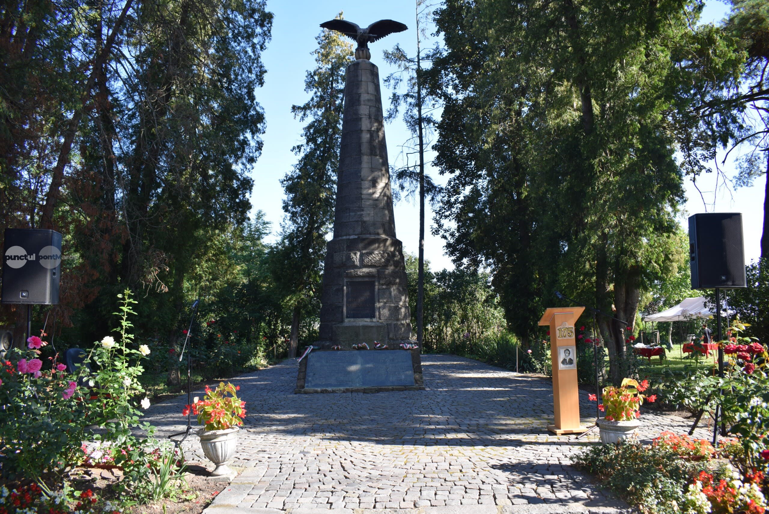 Ceremonie de depunere de coroane la Ansamblul Petőfi din Albești