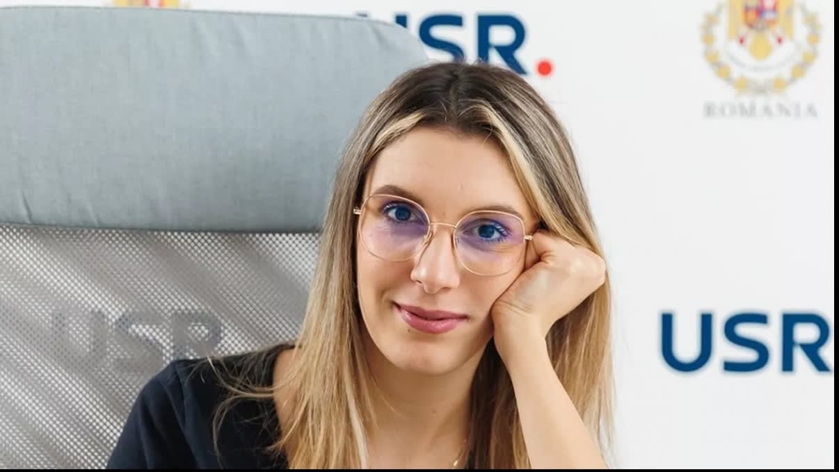 Diana Buzoianu prezentând strategia pentru biodiversitate în România