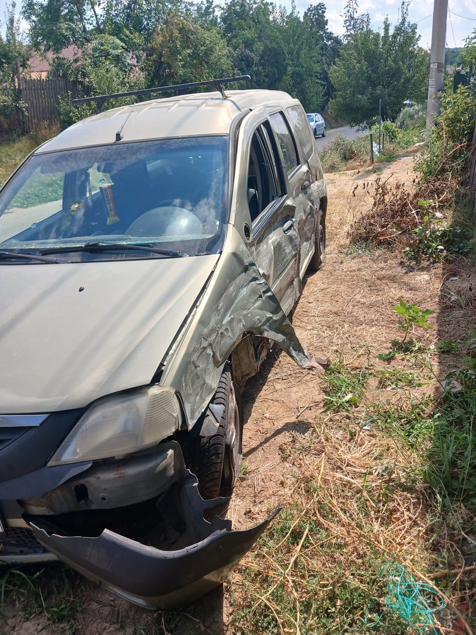 Mașină avariată în accident rutier pe drumul comunal din Giurgiu