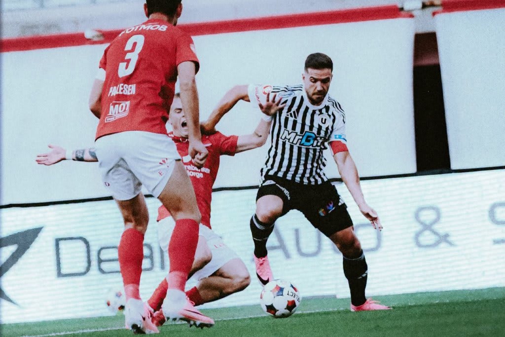 Jucători U Cluj și Brann în meci european, acțiune pe teren