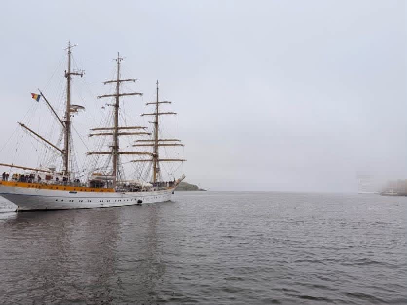 Velierul românesc Mircea în portul Halifax, Canada
