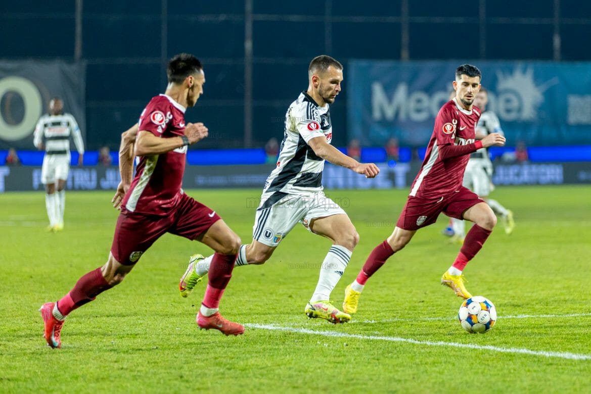 Jucători CFR și U Cluj în meciul de preliminarii Conference League