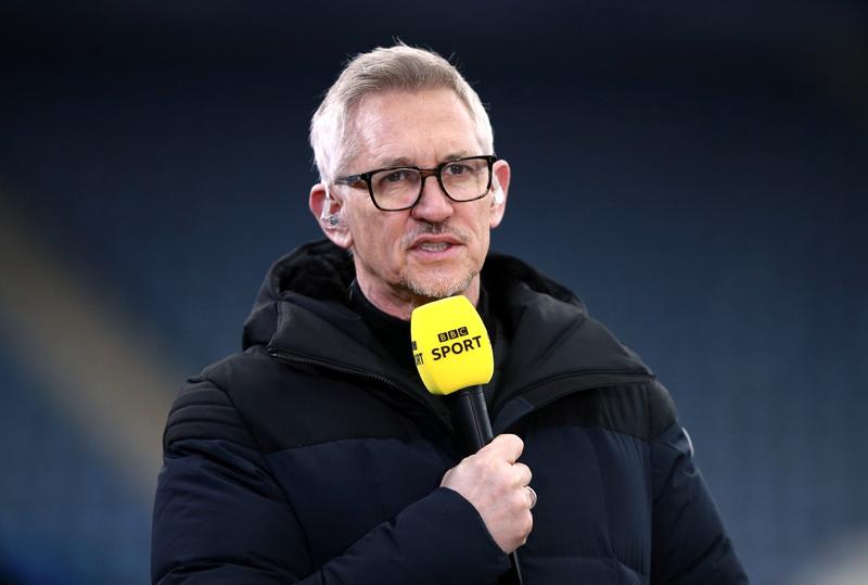 Gary Lineker și alți milionari britanici semnând scrisoarea pentru impozite mai mari Gary Lineker și alți milionari britanici semnând scrisoarea pentru impozite mai mari