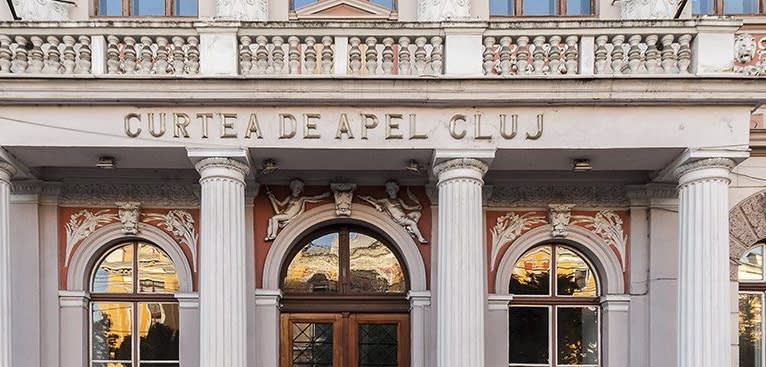 Judecătoare în sala de judecată, Cluj, România