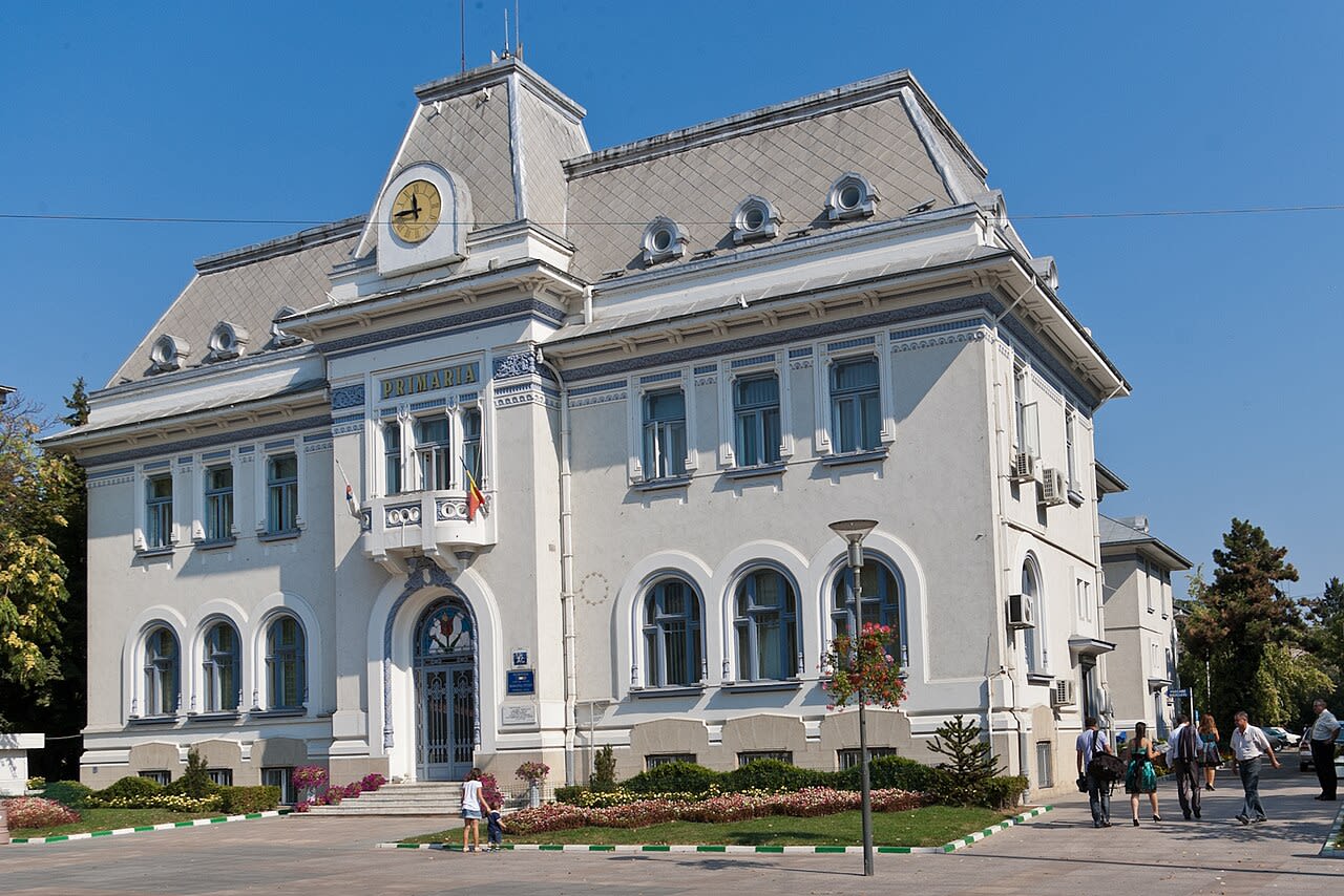 Sala de evenimente a Centrului Cultural Pitești în timpul unei prelegeri