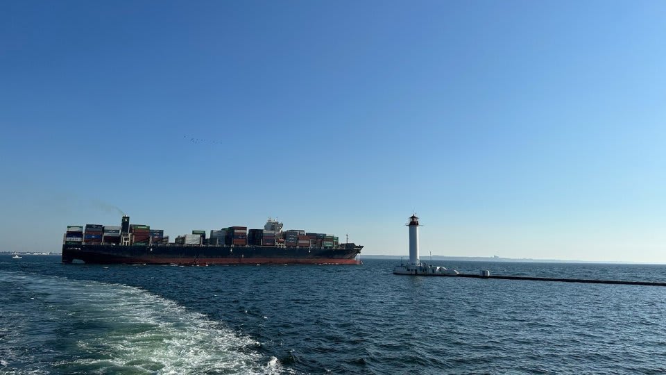 Nava Christiana B în zona economică a României, avariată, cu echipaj la bord