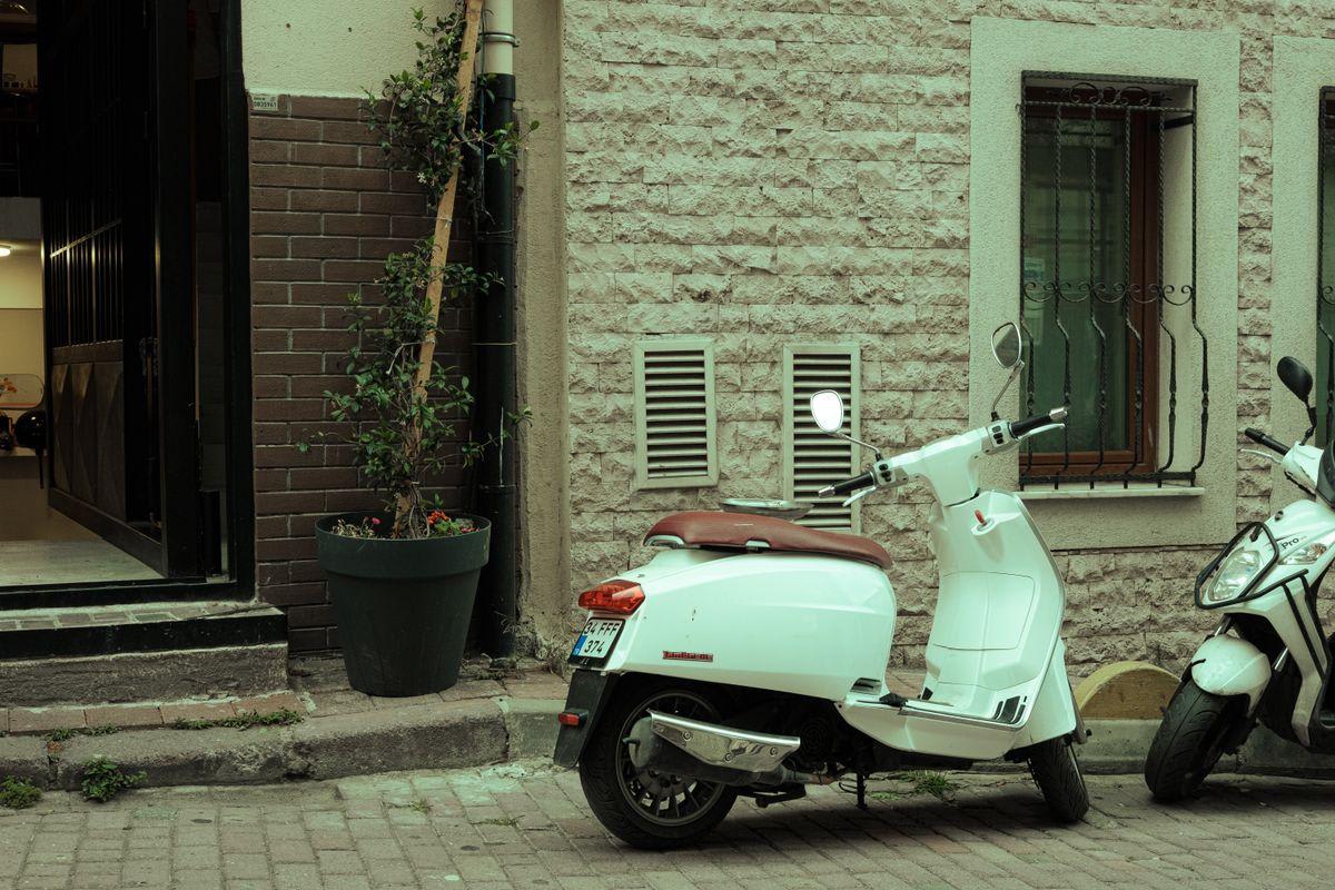 Scuter electric și bicicletă electrică în oraș în 2026