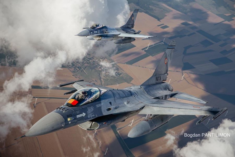 Avion F-16 românesc doborând o dronă peste județul Buzău