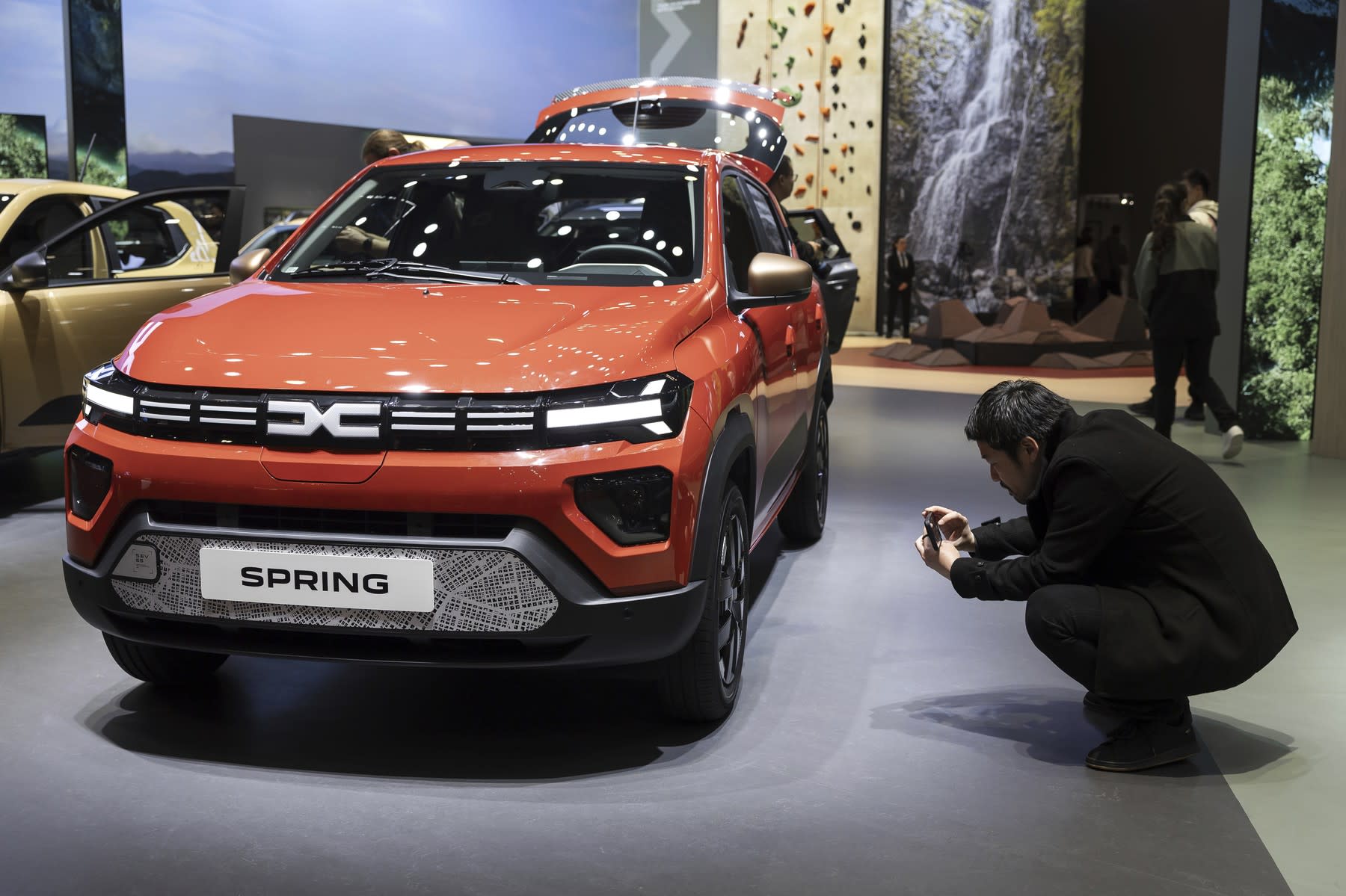 Noua Dacia Spring electrică, interior și exterior, în proces de producție