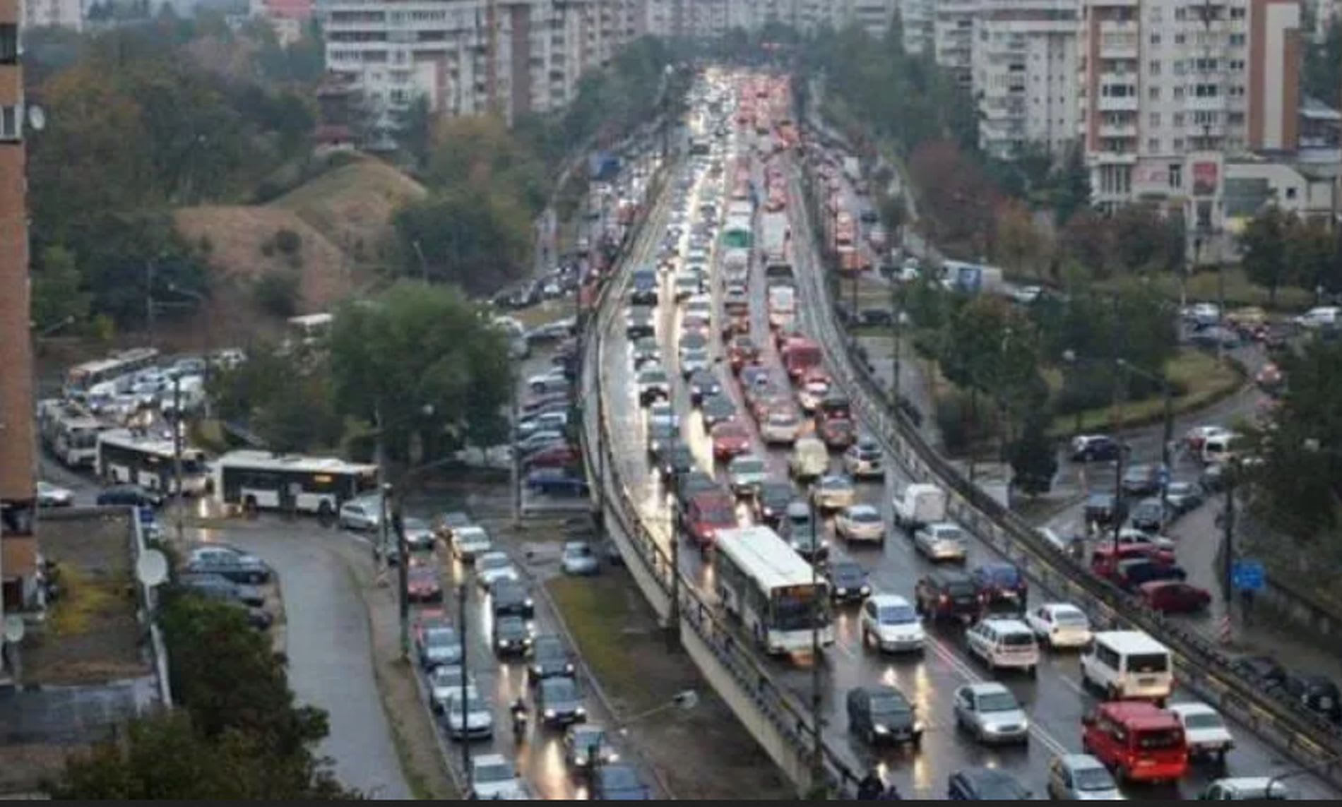 Autobuz pe banda dedicată în Cluj-Napoca, trafic în centru