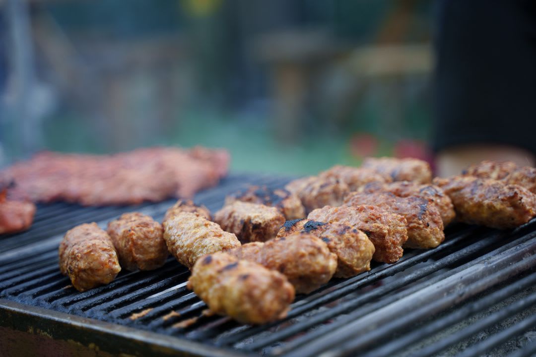 Inspectorii DSVSA verificând unități alimentare în Olt