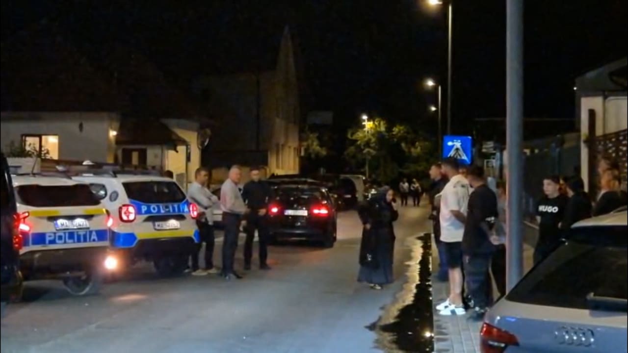 Polițiști efectuează percheziții în Târgu Jiu