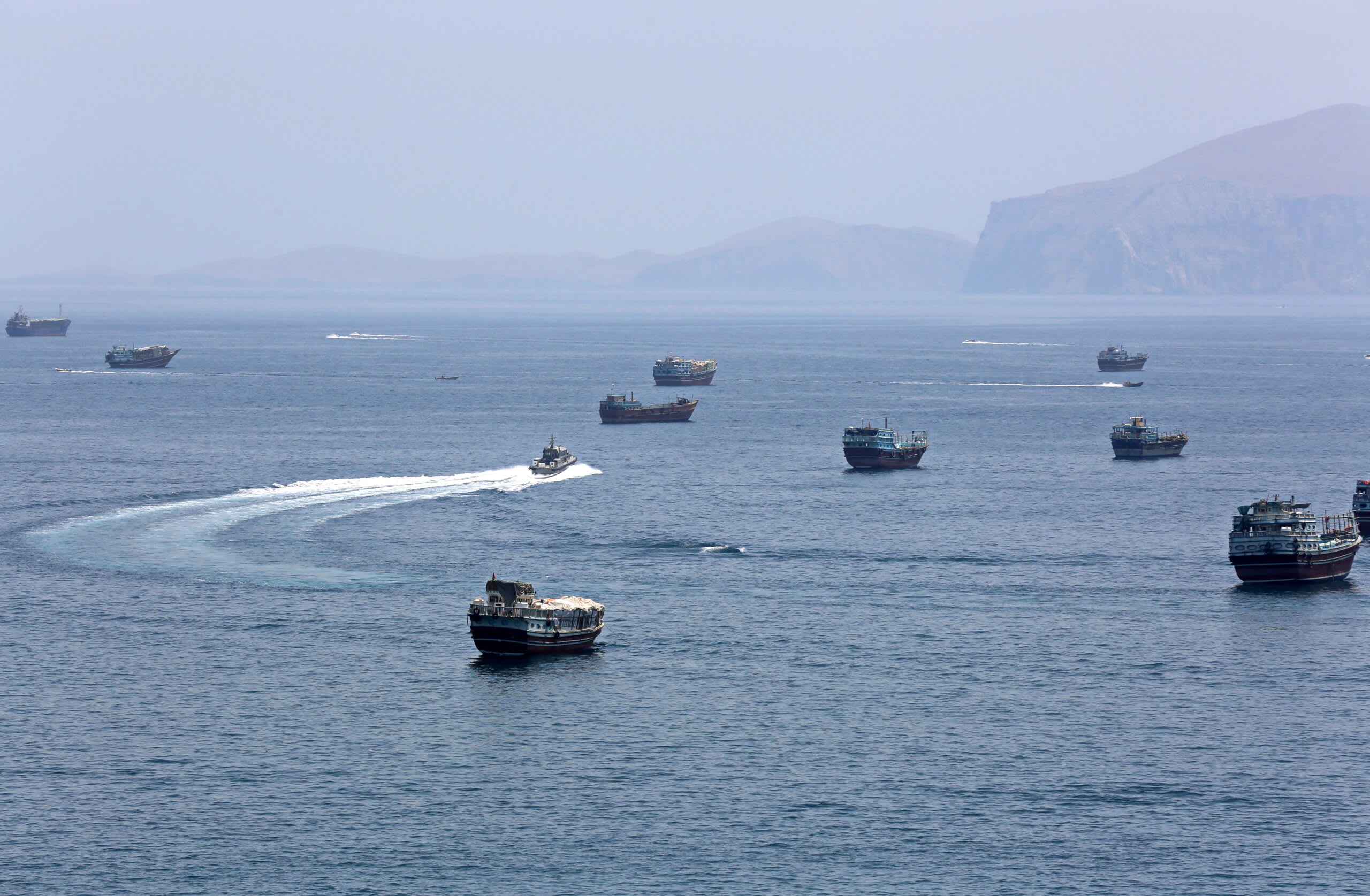 Nava maritimă blocată în Strâmtoarea Ormuz, marinari la bord