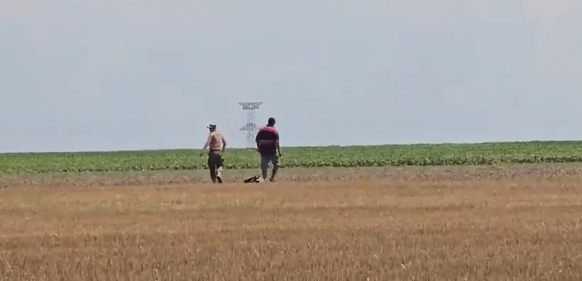Zona de prăbușire a dronei în apropierea localității Padina, câmp deschis, intervenție militară
