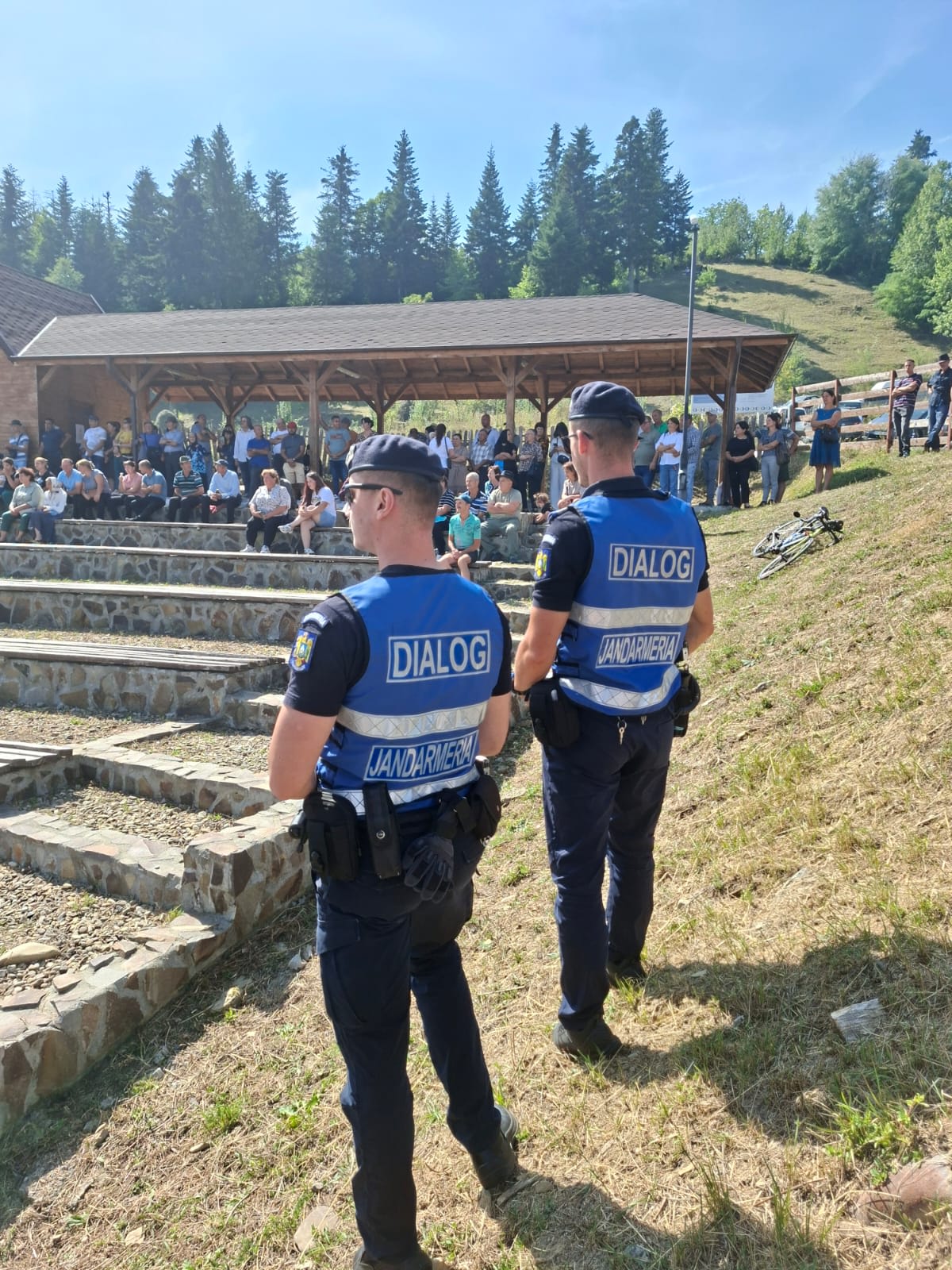 Jandarmi în acțiune la festivalurile din Vrancea, în localitatea Paltin și Soveja