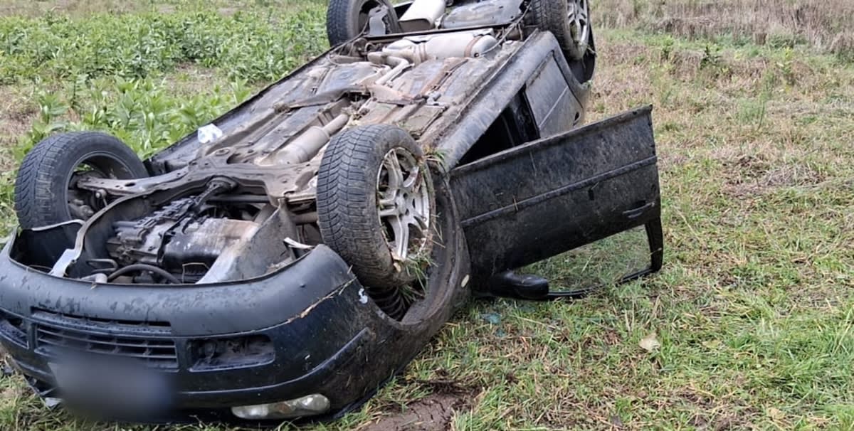 Mașină răsturnată pe șosea în județul Sălaj Mașină răsturnată pe șosea în județul Sălaj