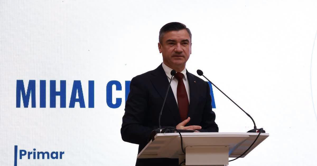 Mihai Chirica și Diana Buzoianu în conferință Mihai Chirica și Diana Buzoianu în conferință