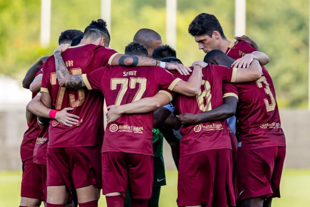 Fotbalisti CFR Cluj pe teren, transferuri, meci de campionat
