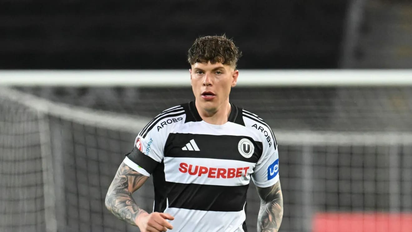 Fotbalist român Andrei Coubiș în acțiune pe teren