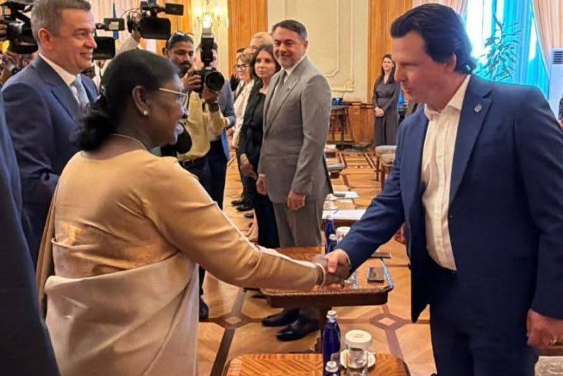 Tudor Ionescu și doamna Droupadi Murmu în cadrul întâlnirii oficiale