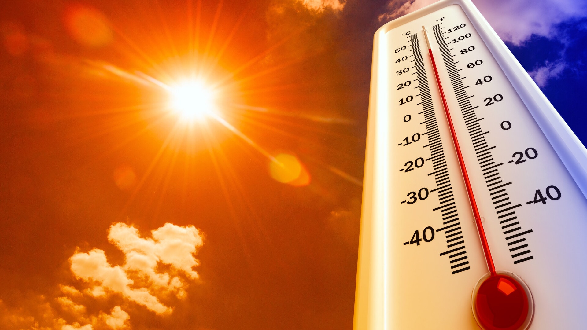 Termometru cu temperaturi ridicate, cer senin, pe cerul României