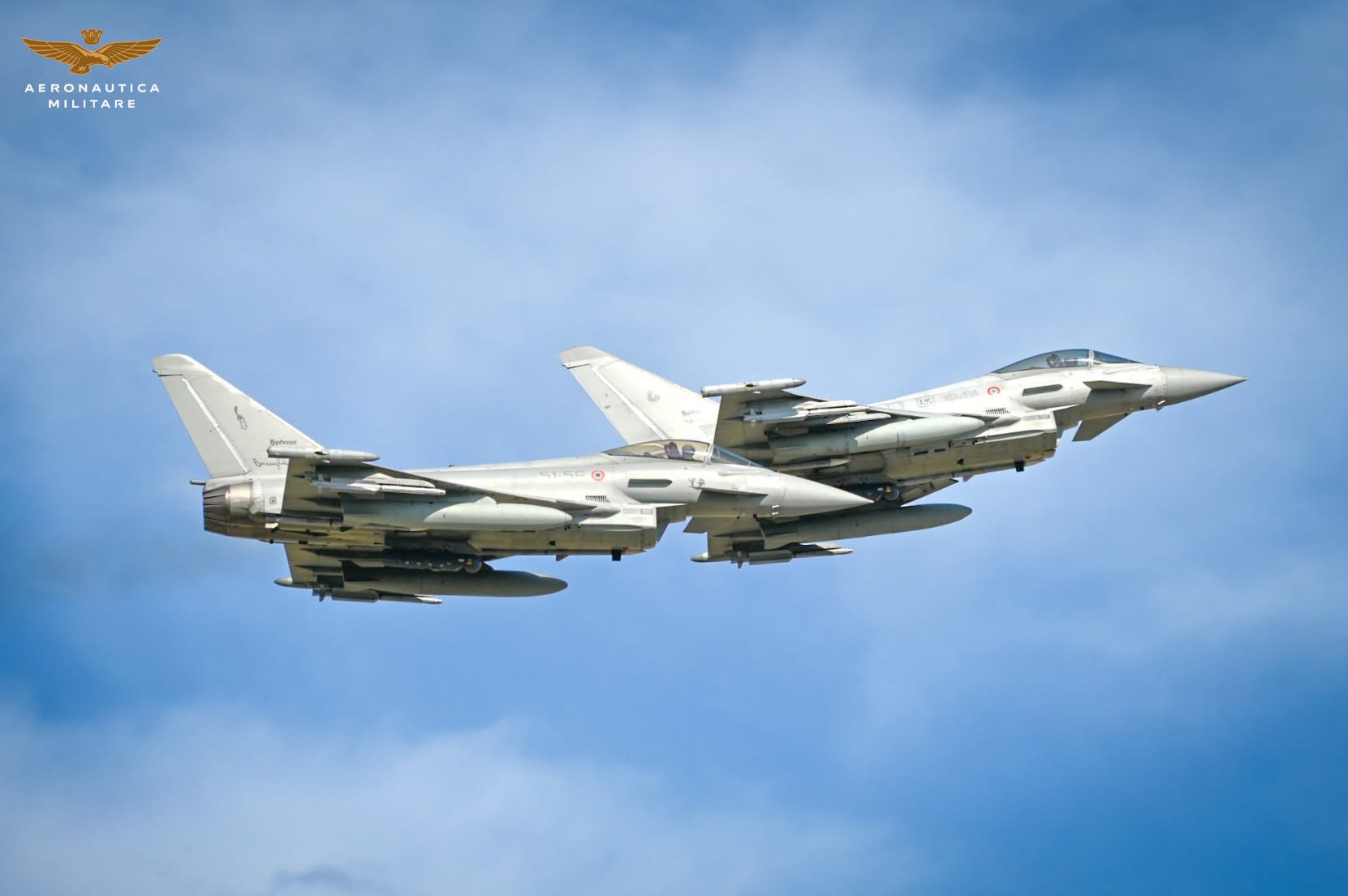 Avion F-16 românesc trasând spre dronă, în cerul României