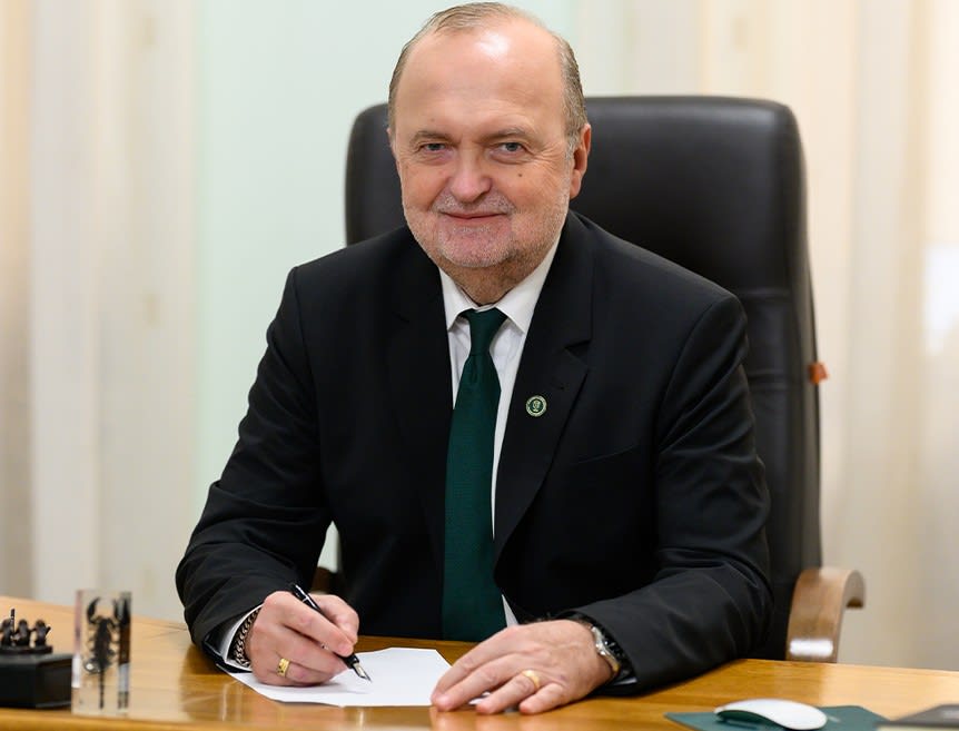 Rectorul UMF Iași Viorel Scripcariu în discurs public