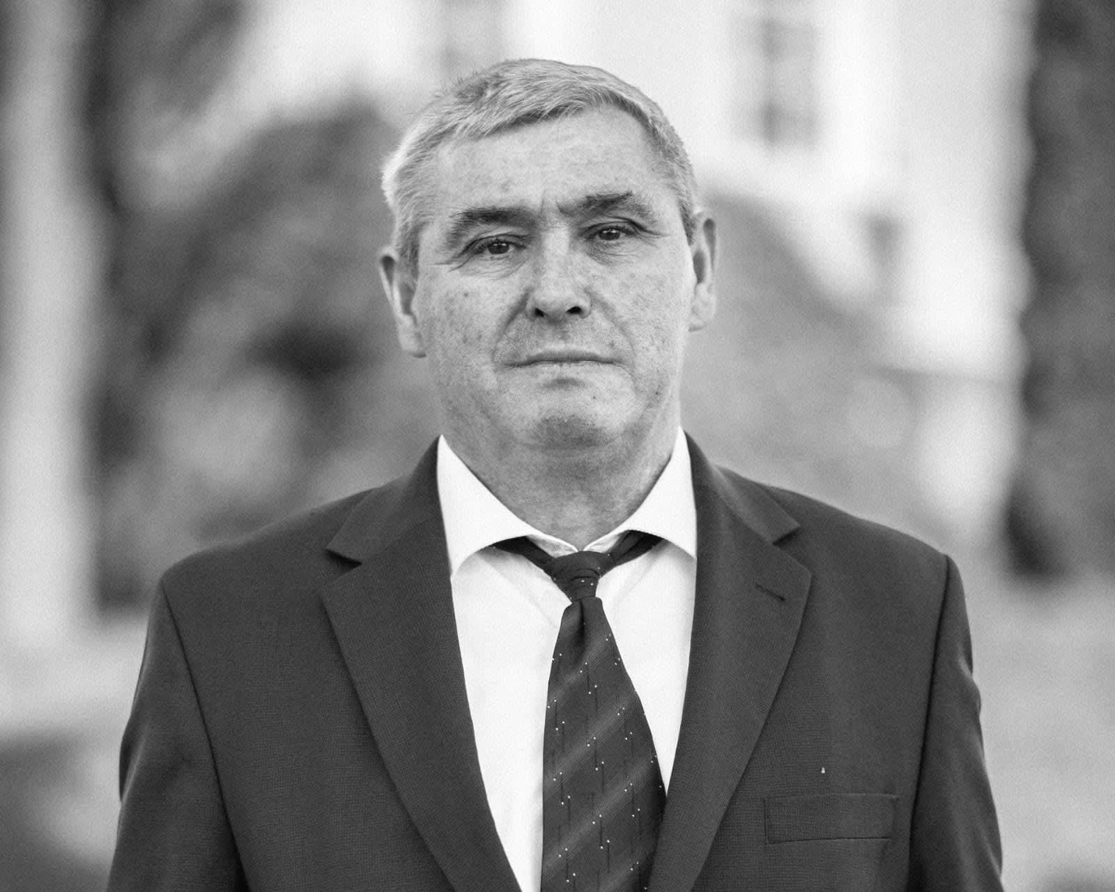 Portret simbolic al consilierului Tóth Csaba, comunitate în aducere aminte