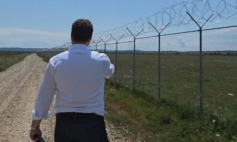 Reprezentanți ai Partidului Acțiunea Conservatoare discuție cu localnicii în Luna, Cluj