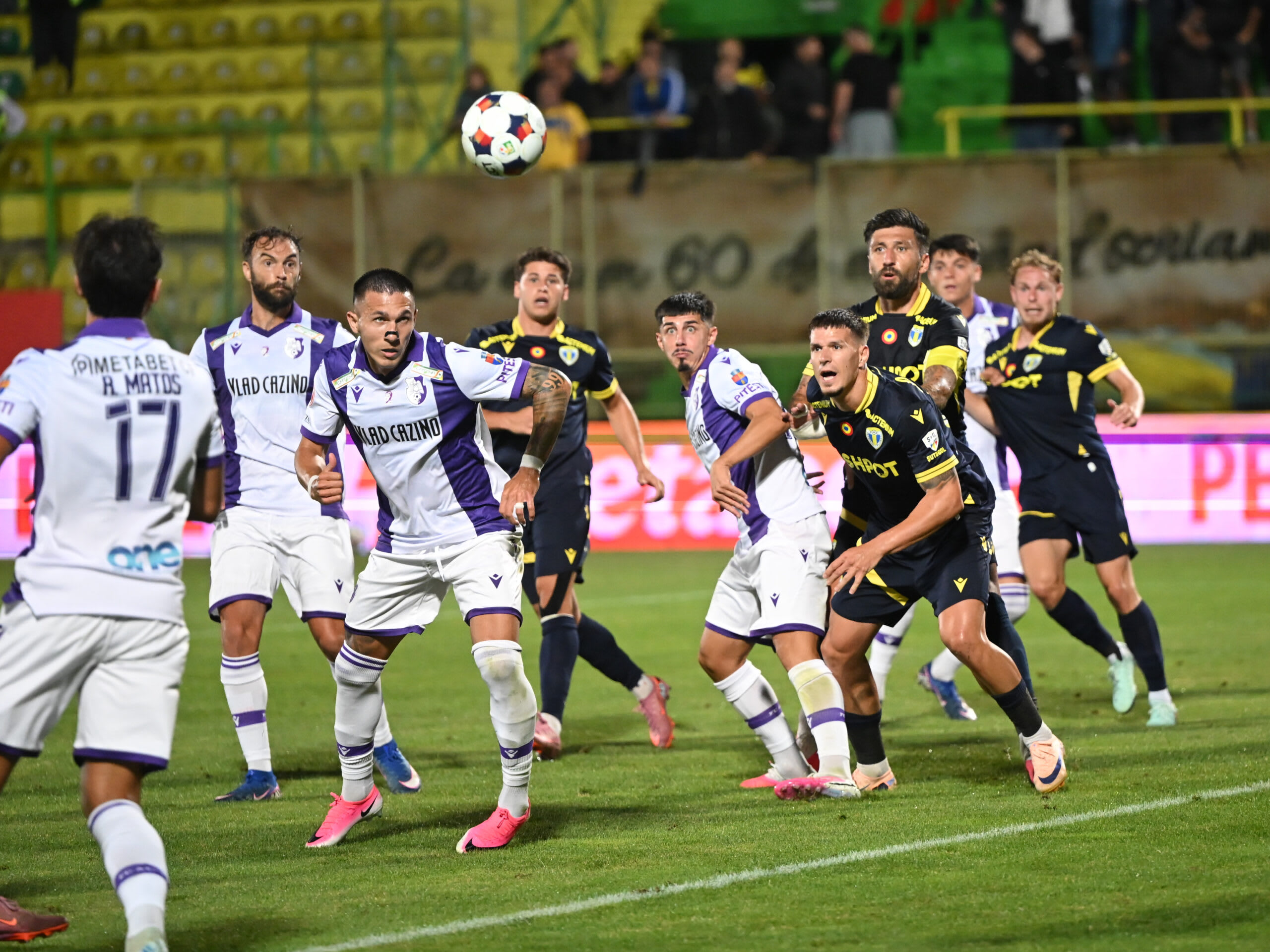 Paul Papp în teren, reacție după meciul Petrolul - FC Argeș