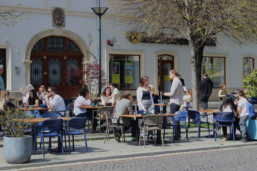 Cer senin și nori pe cerul din Cluj-Napoca, prognoza meteo