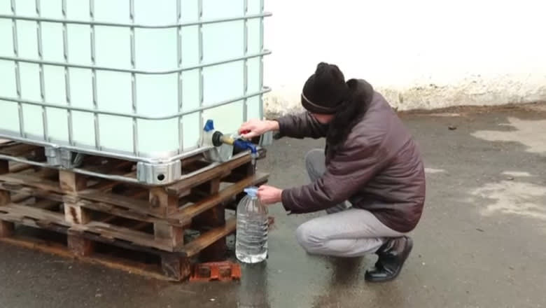 Echipament de laborator analizând probe de apă