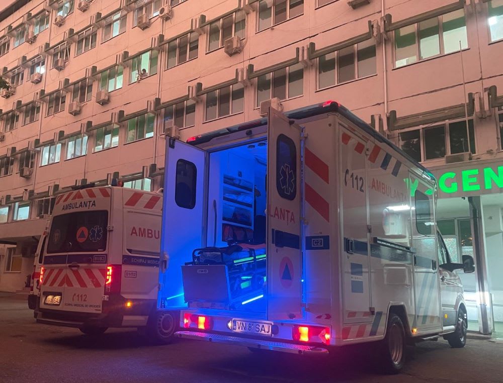 Ambulanță și echipaj medical la locul accidentului din Panciu