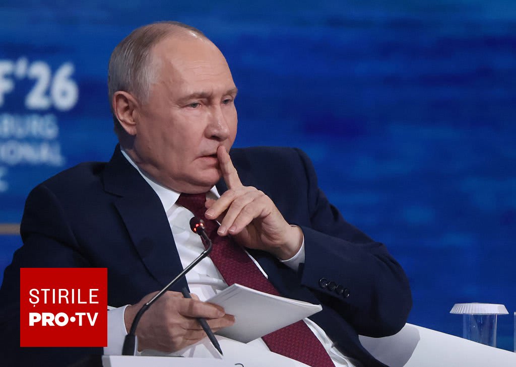 Clădirea Consulatului României din Sankt Petersburg cu drapelele retrase