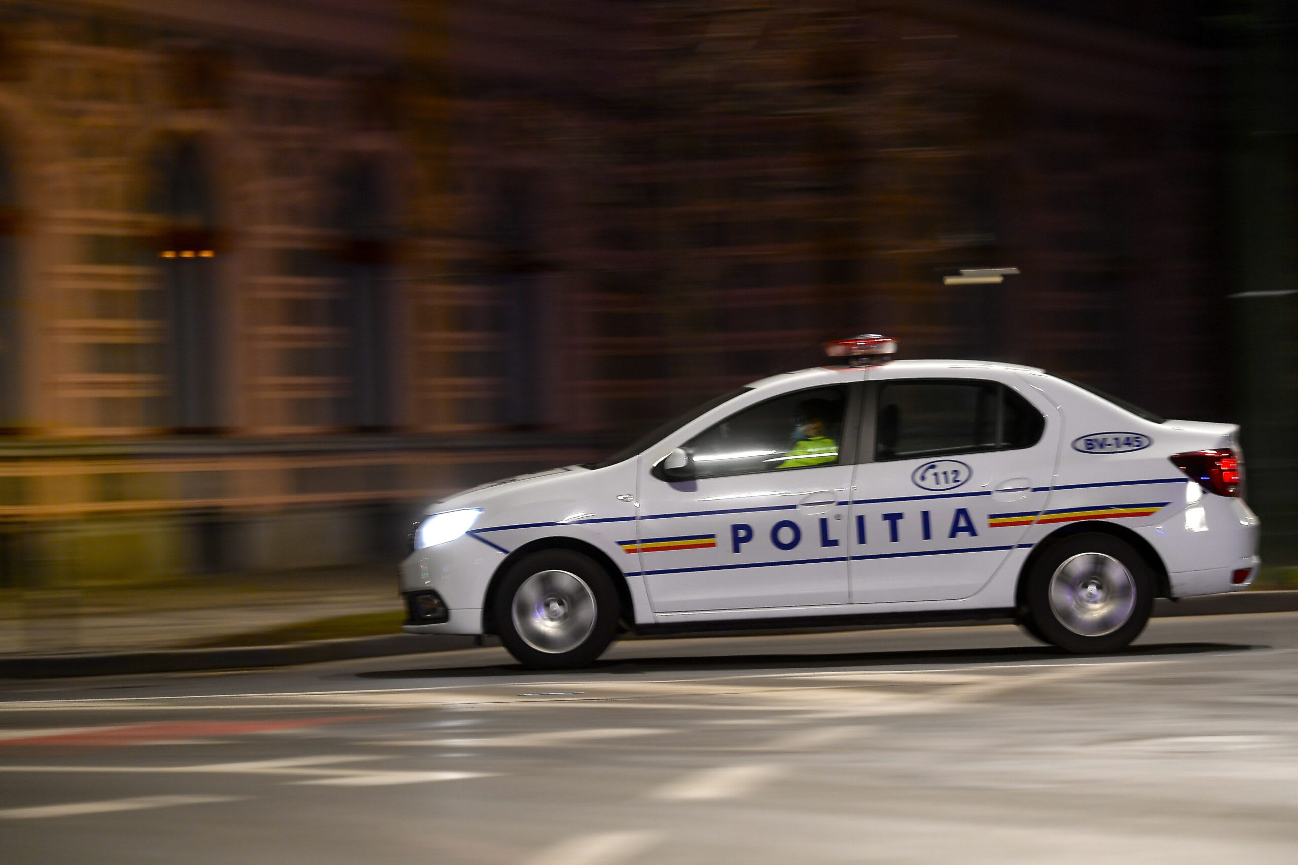 Mașină răsturnată pe DJ 204E în Vrancea, noaptea