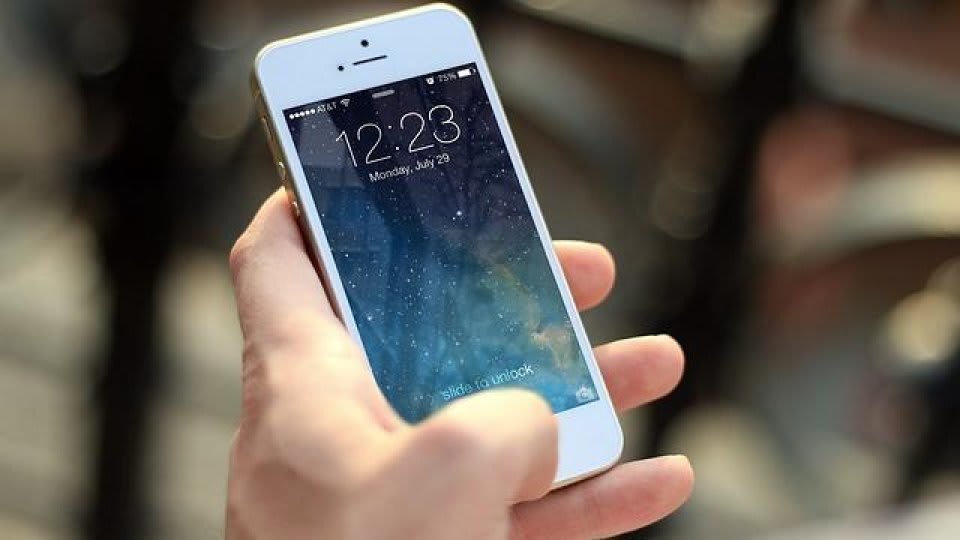 Specialist DNSC avertizând asupra riscurilor Wi-Fi public