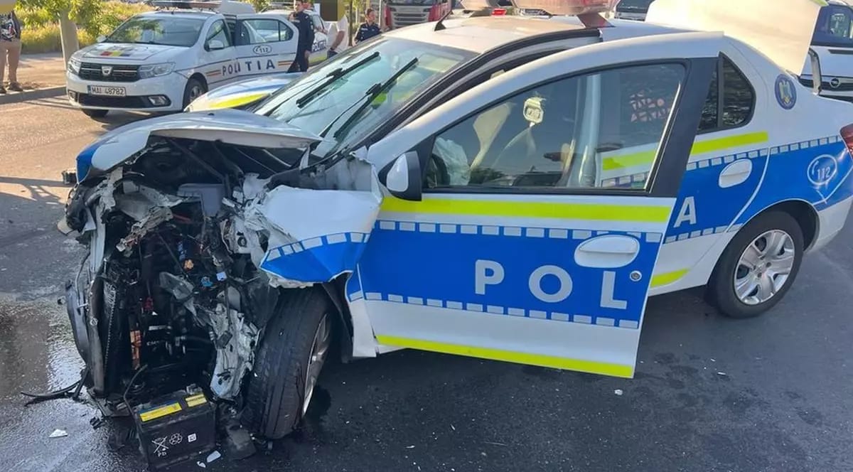 Mașină de poliție răsturnată în Lugoj în timpul urmăririi
