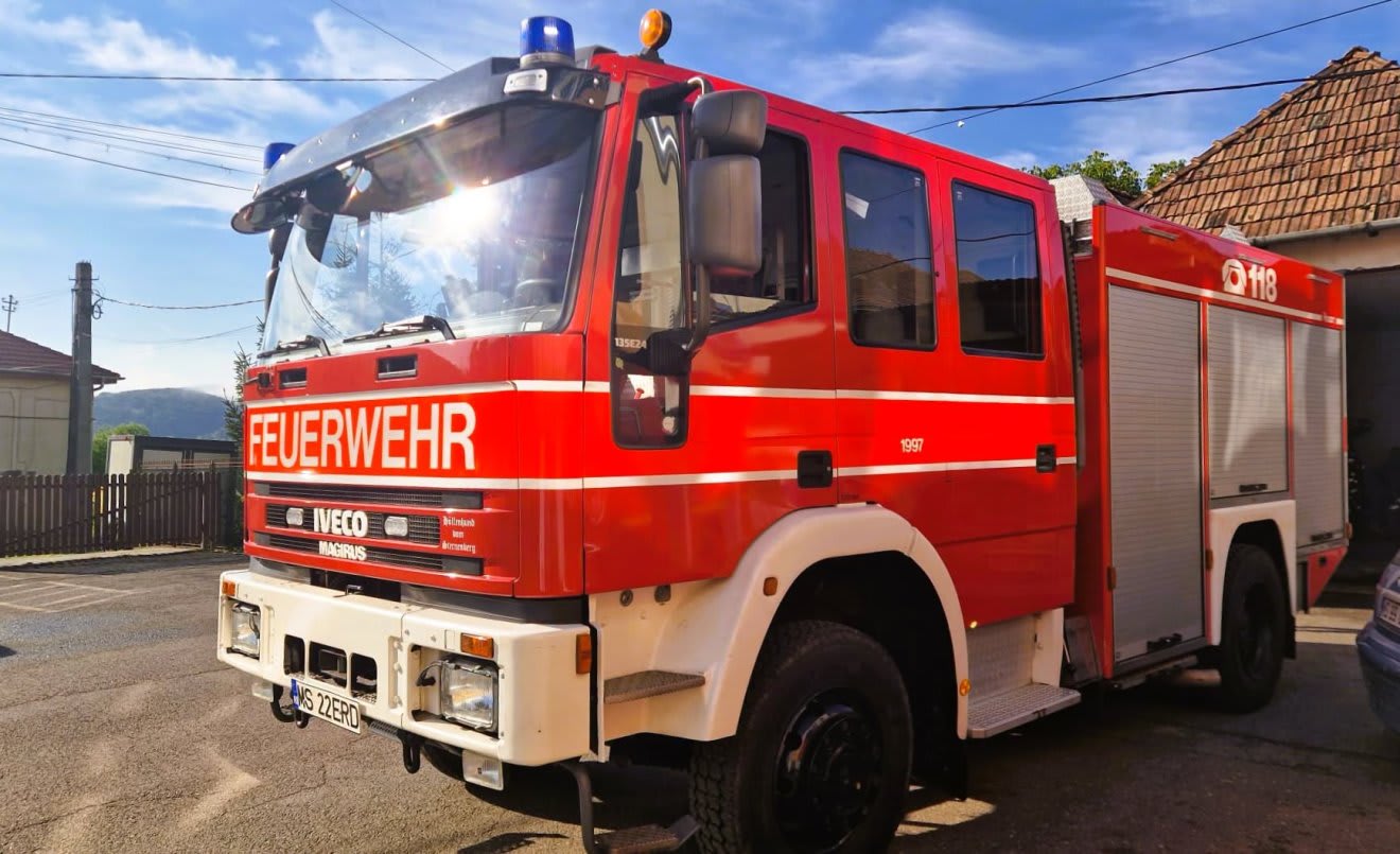 Pompieri din Erdőszentgyörgy cu noul vehicul de intervenție