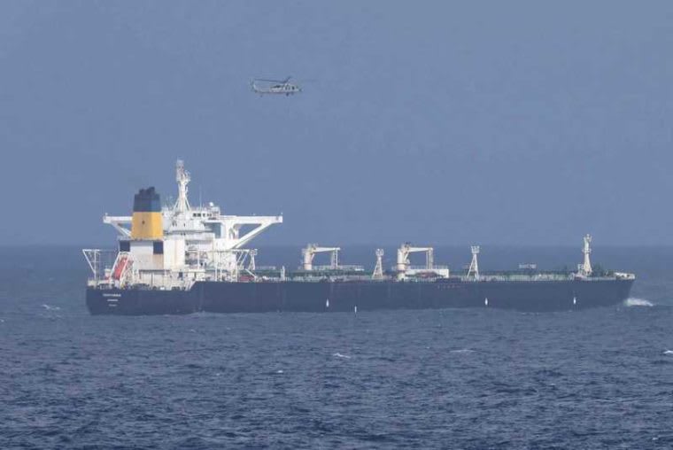 Nava petrolieră iraniană oprită cu focuri de armă de forțele americane în Golful Persic