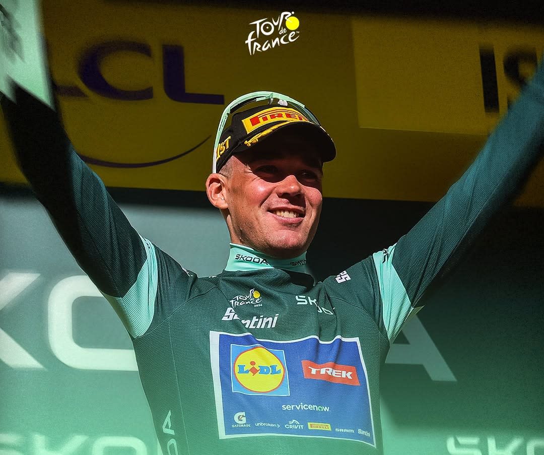 Mads Pedersen câștigând sprintul intermediar în Turul Franței 2026