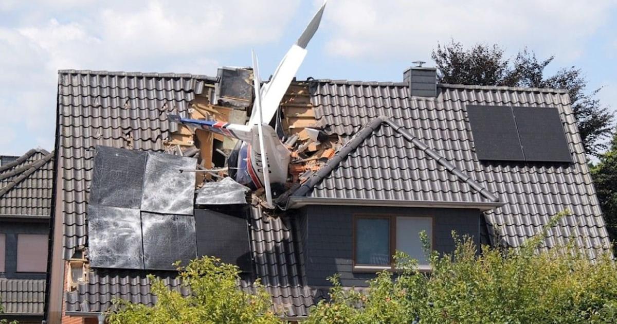 Avion de mici dimensiuni prăbușit peste o casă în Germania, echipe de intervenție la fața locului