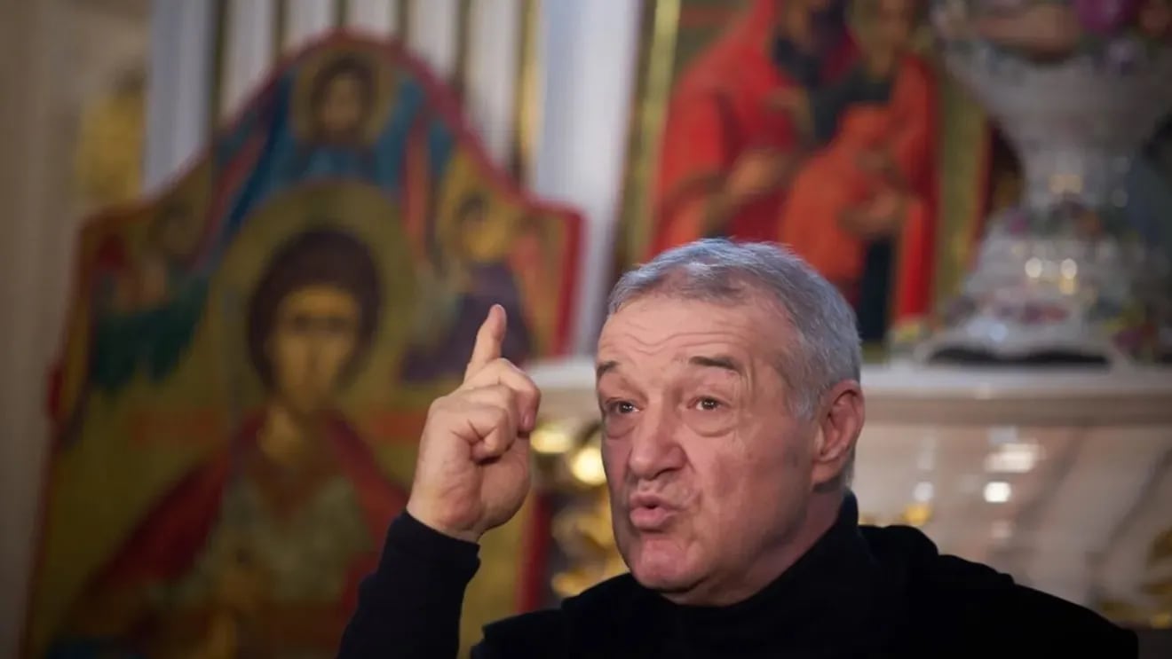 Gigi Becali în timpul negocierilor cu fotbaliștii