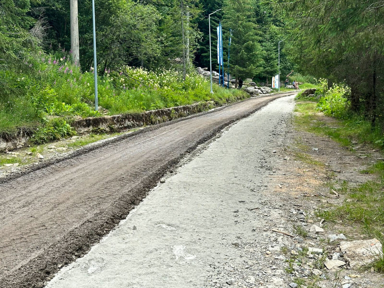 Lucrări de modernizare a drumului din Stațiunea Stâna de Vale