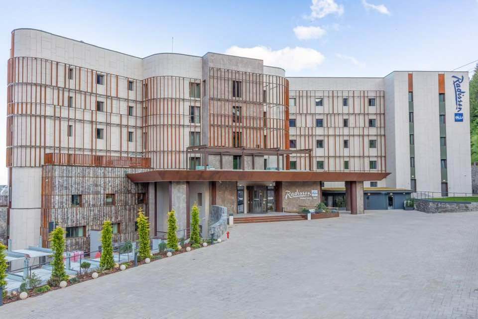 Hotel Radisson Blu Sinaia la cota 1400, munți Bucegi, România