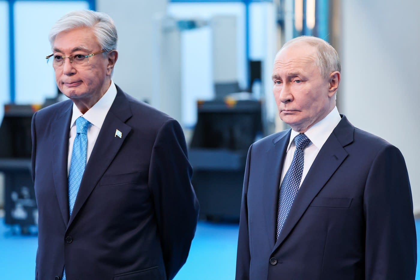 Vladimir Putin și Kassym-Jomart Tokayev la Omsk în timpul forumului