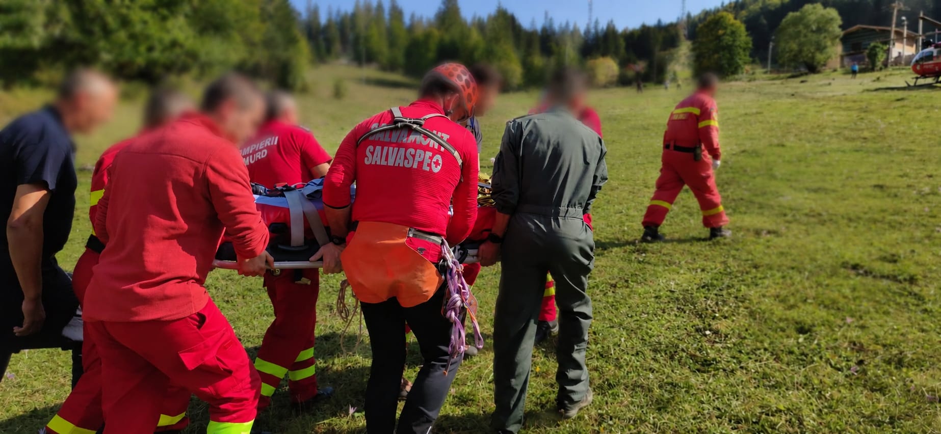 Salvamont Argeș intervenție pe muntele Negoiu pentru evacuarea unei turiste